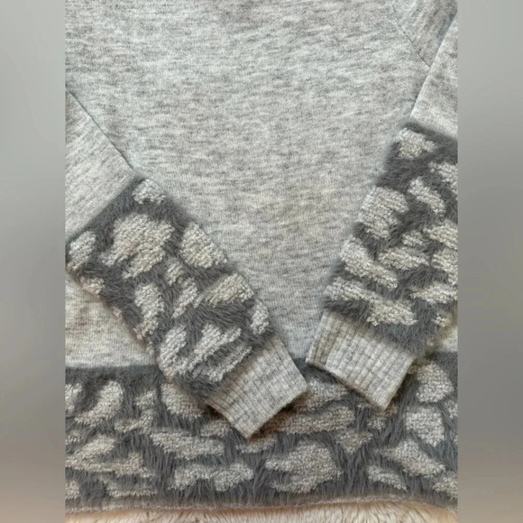 Rain + Rose Sweater Gray with faux leopard fur on bottom and sleeves size small - Picture 7 of 8